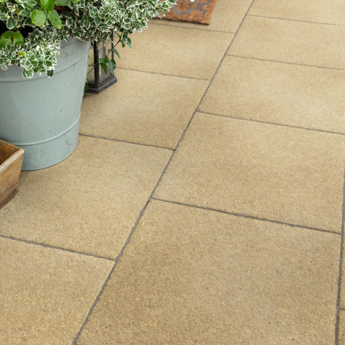 TEXTURED PAVING SLAB BUFF 600 X 600