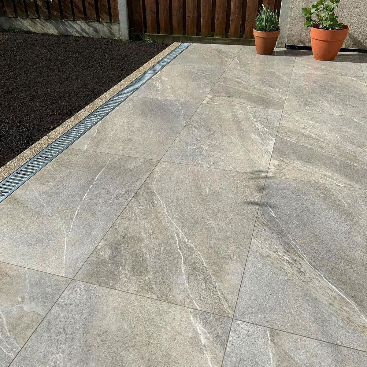 600 X 600 X VEINED STONE DARK GREIGE PORCELAIN